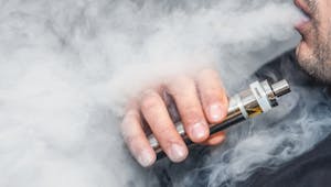 E-cigarette : un premier décès suite à des problèmes pulmonaires constaté aux États-Unis