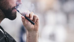 Cigarette électronique : les autorités françaises annoncent un renforcement de la vigilance