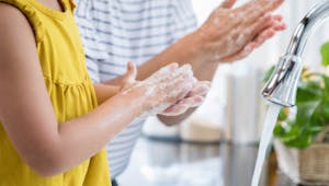 Lavage des mains : pourquoi il faut préférer le savon aux gels hydroalcooliques