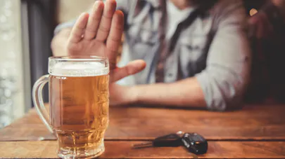 Alcoolisme : la kétamine réduirait le besoin irrépressible d’alcool
