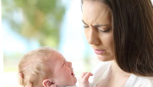 Bébés secoués : une association réclame l’abrogation des recommandations de la HAS