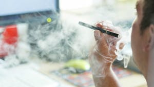 L'Académie de médecine s'inquiète des effets que pourrait provoquer la "crise de confiance" dans la e-cigarette 