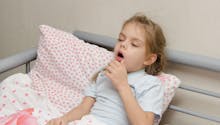 Mon enfant a une pneumonie, comment le soigner ?
