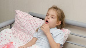 Mon enfant a une pneumonie, comment le soigner ? 
