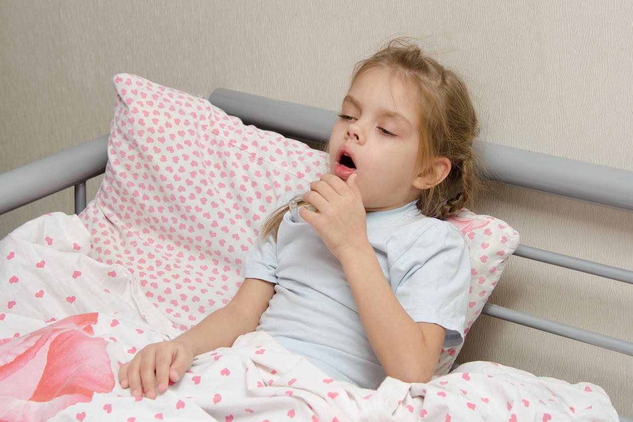 Mon enfant a une pneumonie : comment le soigner ?