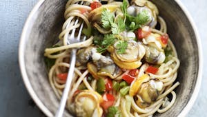 Spaghettis aux amandes de mer et petits légumes