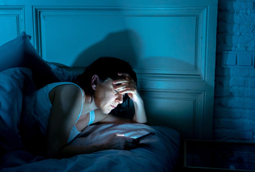 Mieux dormir : opter pour un couvre feu digital