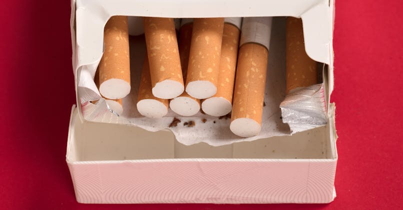 Fumer trois cigarettes par jour, est-ce vraiment aussi dangereux qu'un paquet ? 