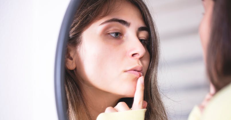 Les Causes Du Bouton De Fievre Qu Est Ce Qui Peut Le Provoquer Ou Non Sante Magazine Les Causes Du Bouton De Fievre Qu Est Ce Qui Peut Le Provoquer Ou Non Sante Magazine