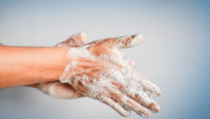 Coronavirus : comment bien se laver les mains selon une microbiologiste