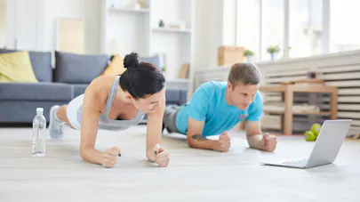 Rester physiquement actif pendant le confinement : les conseils de l’OMS