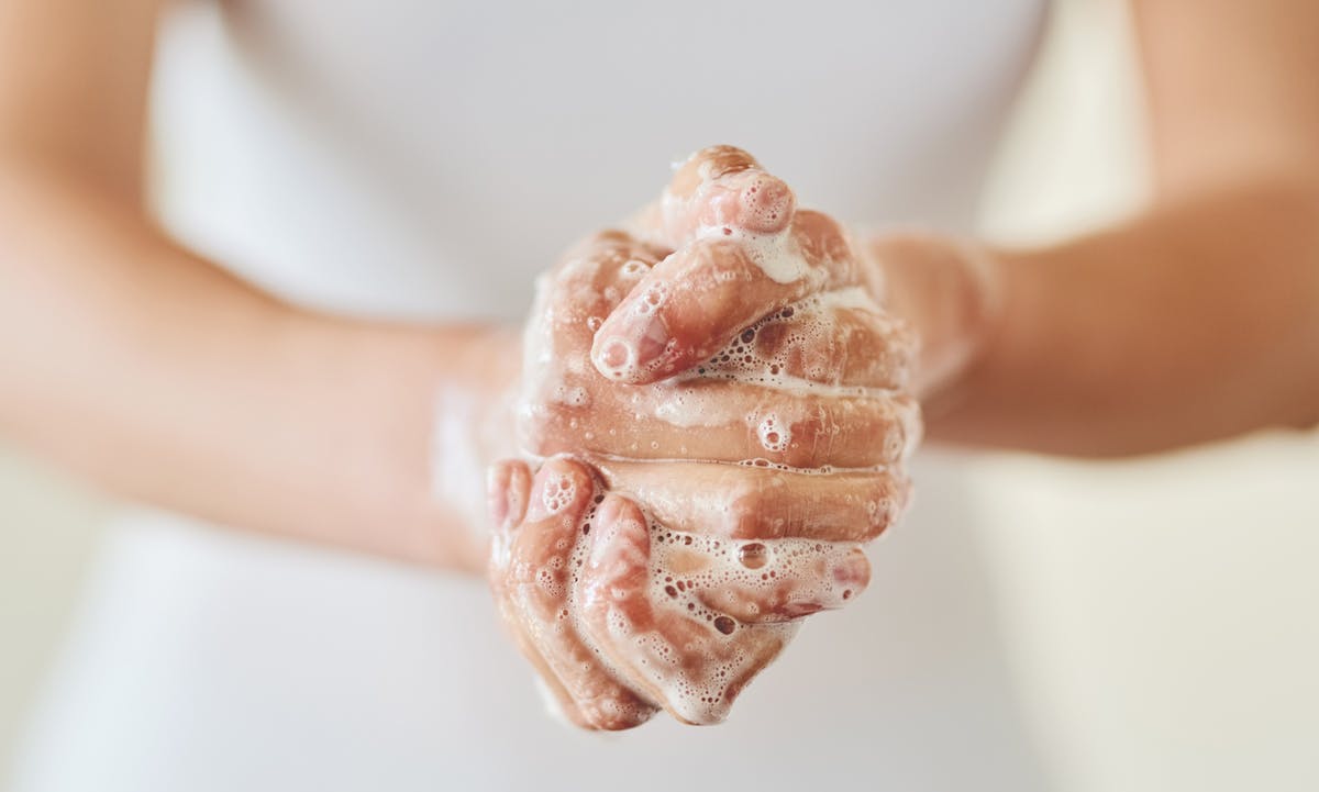Comment protéger ses mains en cas de lavage fréquent | Santé Magazine