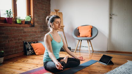 5 chaînes YouTube pour faire du yoga à la maison