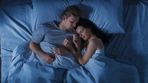 Pour un sommeil réparateur, dormez avec votre partenaire