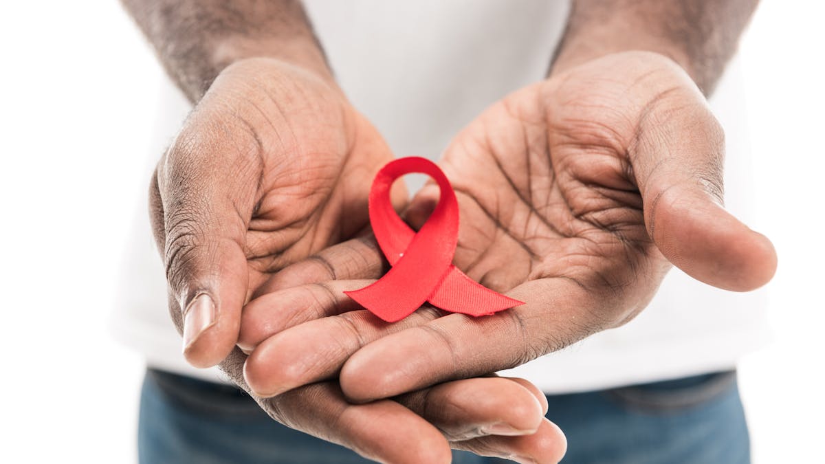 Le ruban rouge de la lutte contre le sida.