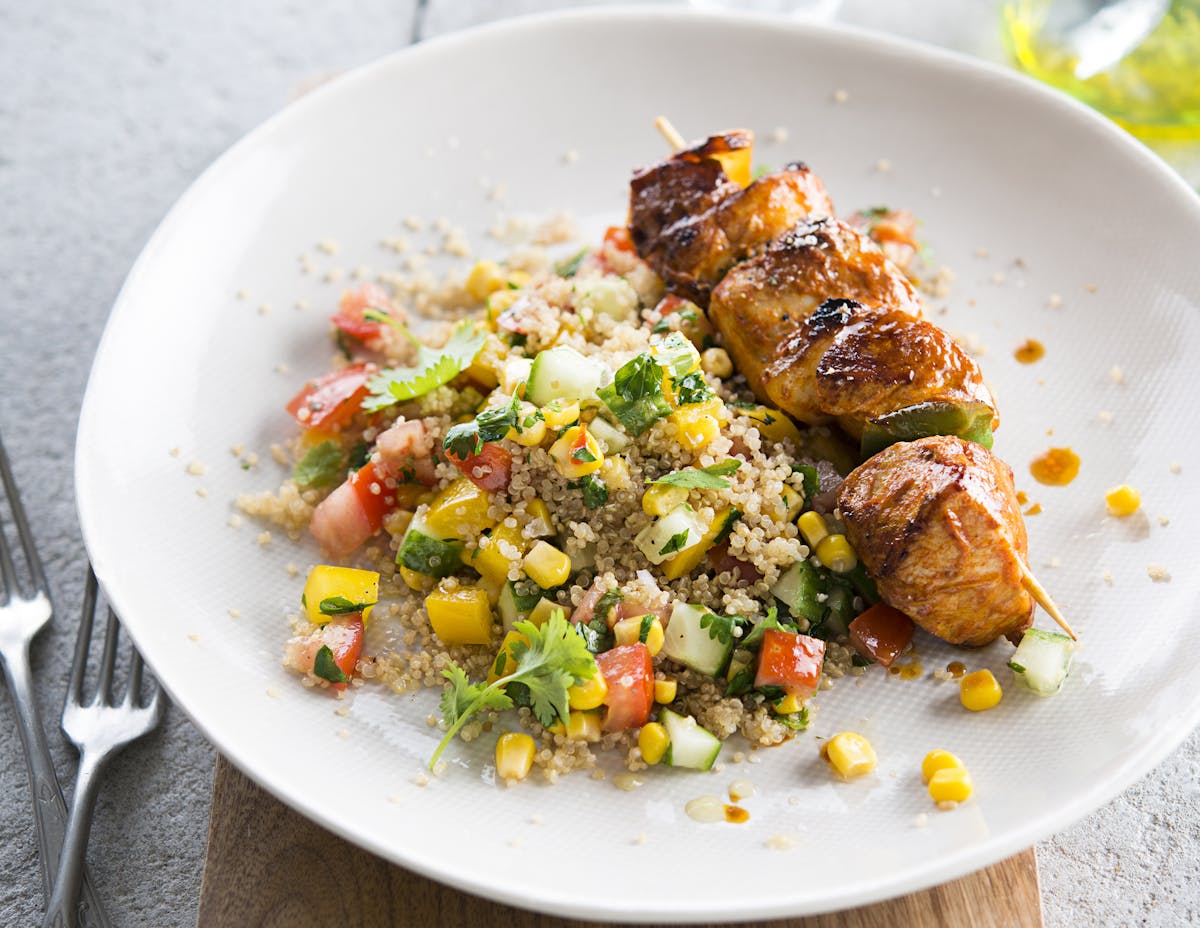 Recette de brochette de poulet au quinoa et aux légumes d