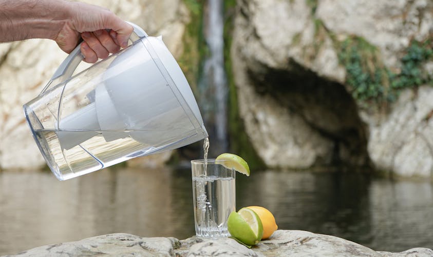Essentiels - Carafe et Charbon Actif pour une eau saine et responsable