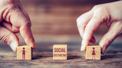 Un mètre de distanciation, une allégation dépassée selon une étude