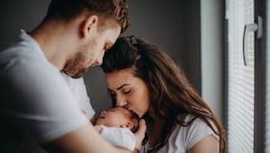 Congé paternité : un rapport d’experts demande de l’allonger à 9 semaines