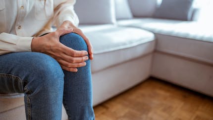Douleurs au genou : quand faut-il opérer ?