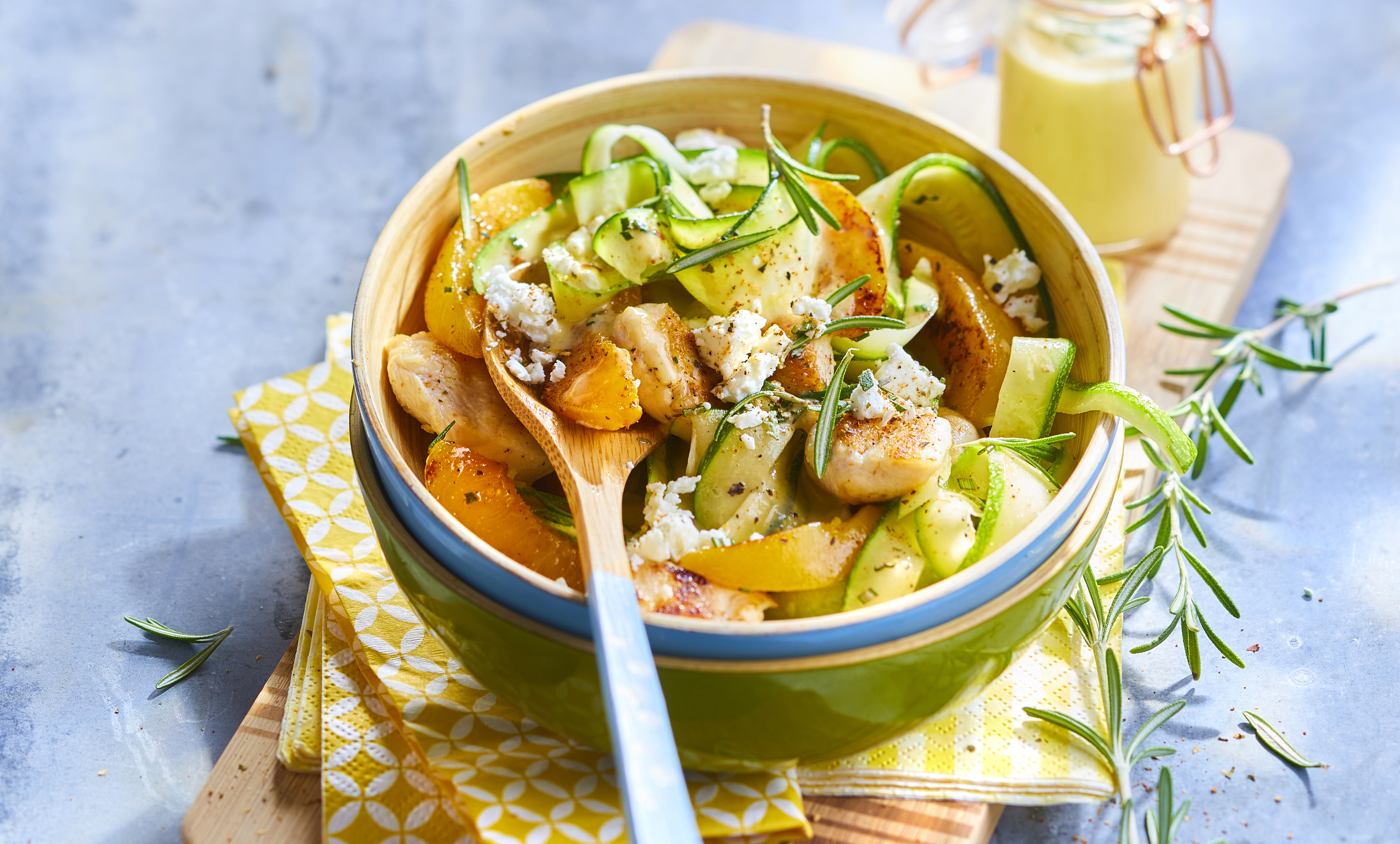 Recette De Poulet Grille Aux Peches Et Aux Courgettes Sante Magazine