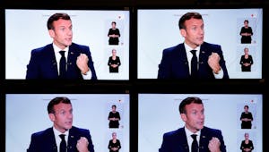 Covid-19 : "Nous en aurons jusqu'à l'été 2021, au moins", déclare Emmanuel Macron