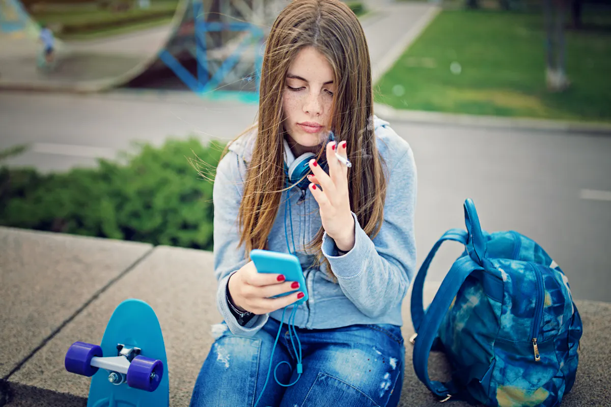 Mon ado fume : que faire ? Comment l'aider arrter ? | Sant Magazine Mon ado fume : que faire ? Comment l'aider arrter ? | Sant Magazine
