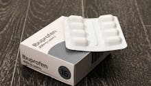 Covid-19 : L’ibuprofène est-il réellement dangereux ?
