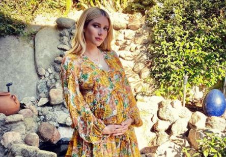 Enceinte De Son Premier Enfant L Actrice Emma Roberts Revele Souffrir D Endometriose Sante Magazine