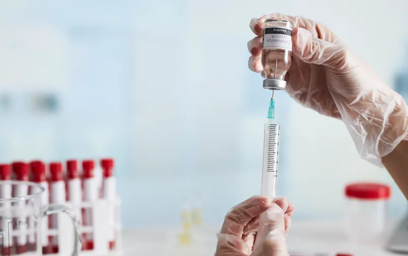 Vaccins Covid-19 : quels vaccins, pour qui ? gestes