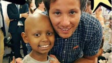 Le touchant hommage de Vianney à un enfant de 10 ans décédé d’un neuroblastome