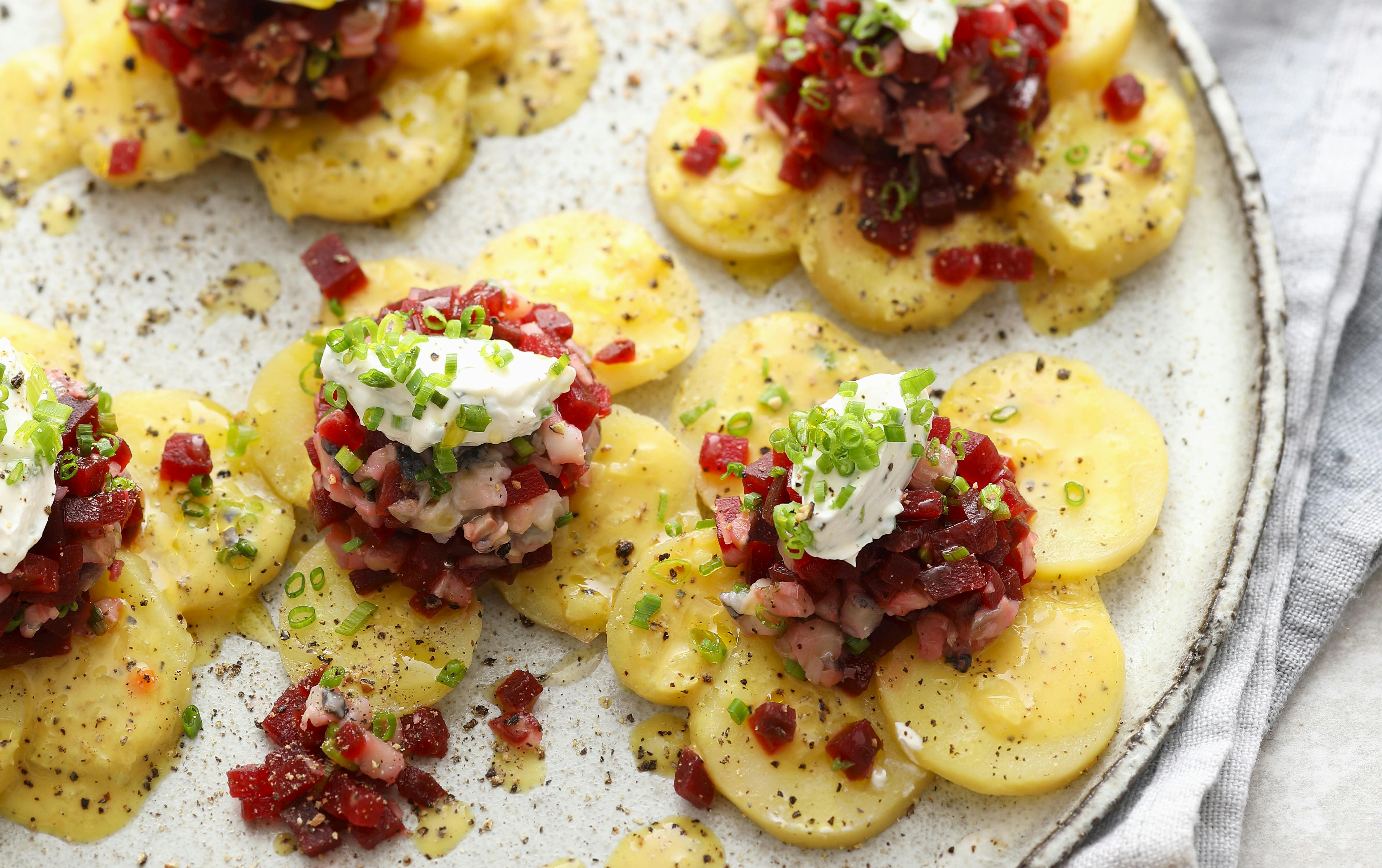Recette De Pommes De Terre Au Hareng Et Tartare De Betterave Sante Magazine Recette De Pommes De Terre Au Hareng Et Tartare De Betterave Sante Magazine