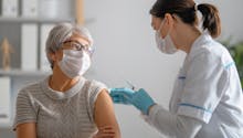 L'idée de se faire vacciner contre la COVD-19 fait son chemin chez les Français