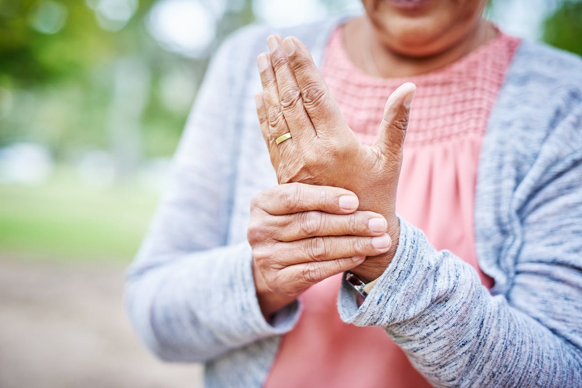Arthrose de la main : causes, symptômes et traitement