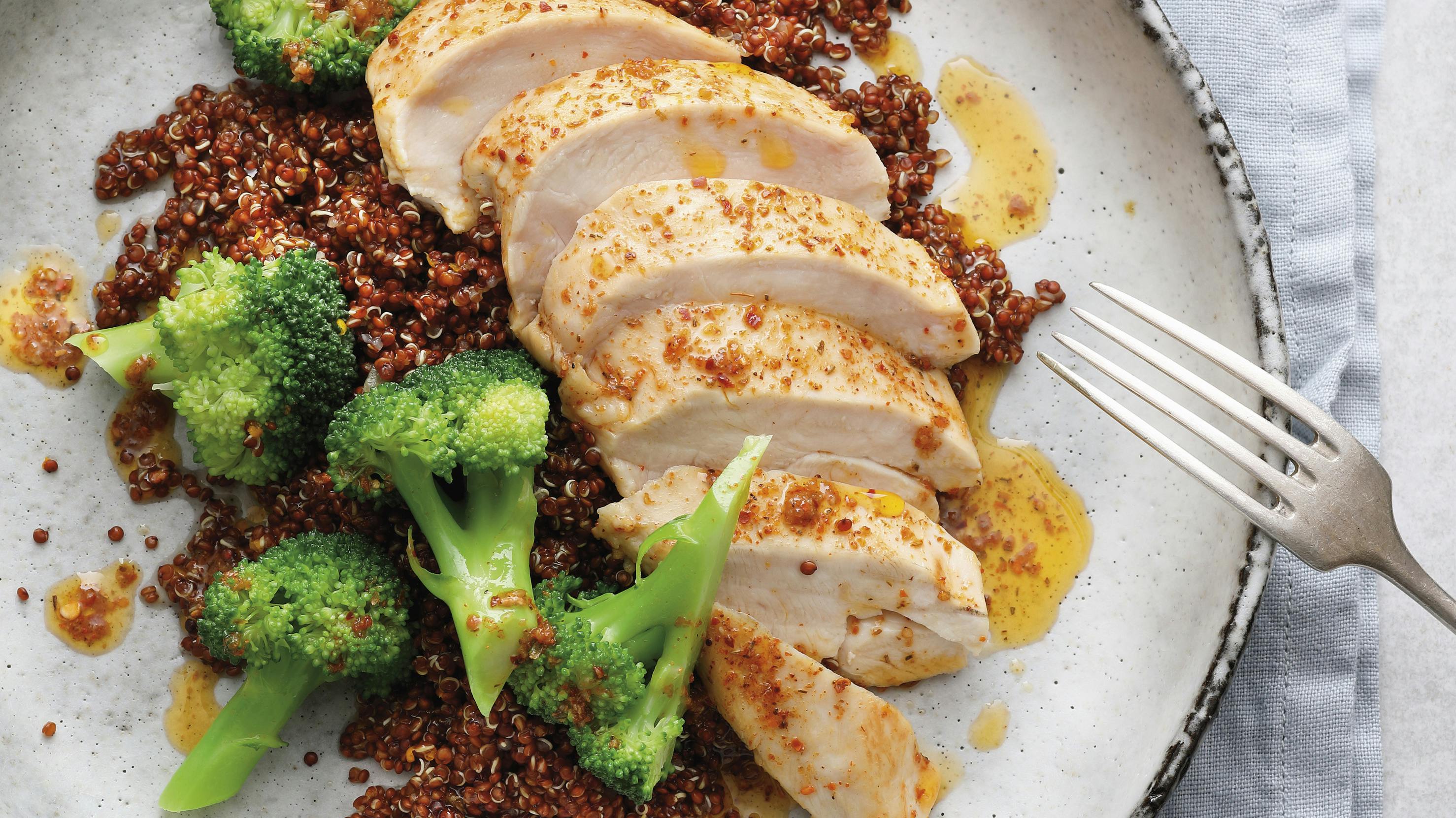 Recette De Blanc De Poulet Sauce A L Orange Brocoli Et Quinoa Sante Magazine