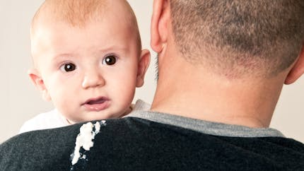 RGO chez le bébé : quels laits choisir et comment diversifier son alimentation ? 