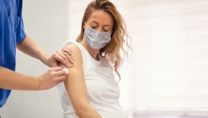 Covid-19 : l’ANSM propose aux femmes enceintes vaccinées de participer à une étude