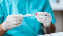 Les cas de COVID-19 augmentent rapidement parmi les vaccinés incomplets au Royaume-Uni