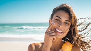 Été 2022 : quelles sont les meilleures crèmes solaires pour la peau et la planète ?