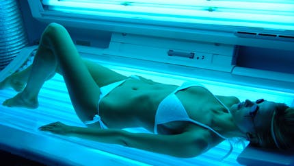 Bronzer avant les vacances : attention aux UV artificiels en cabine