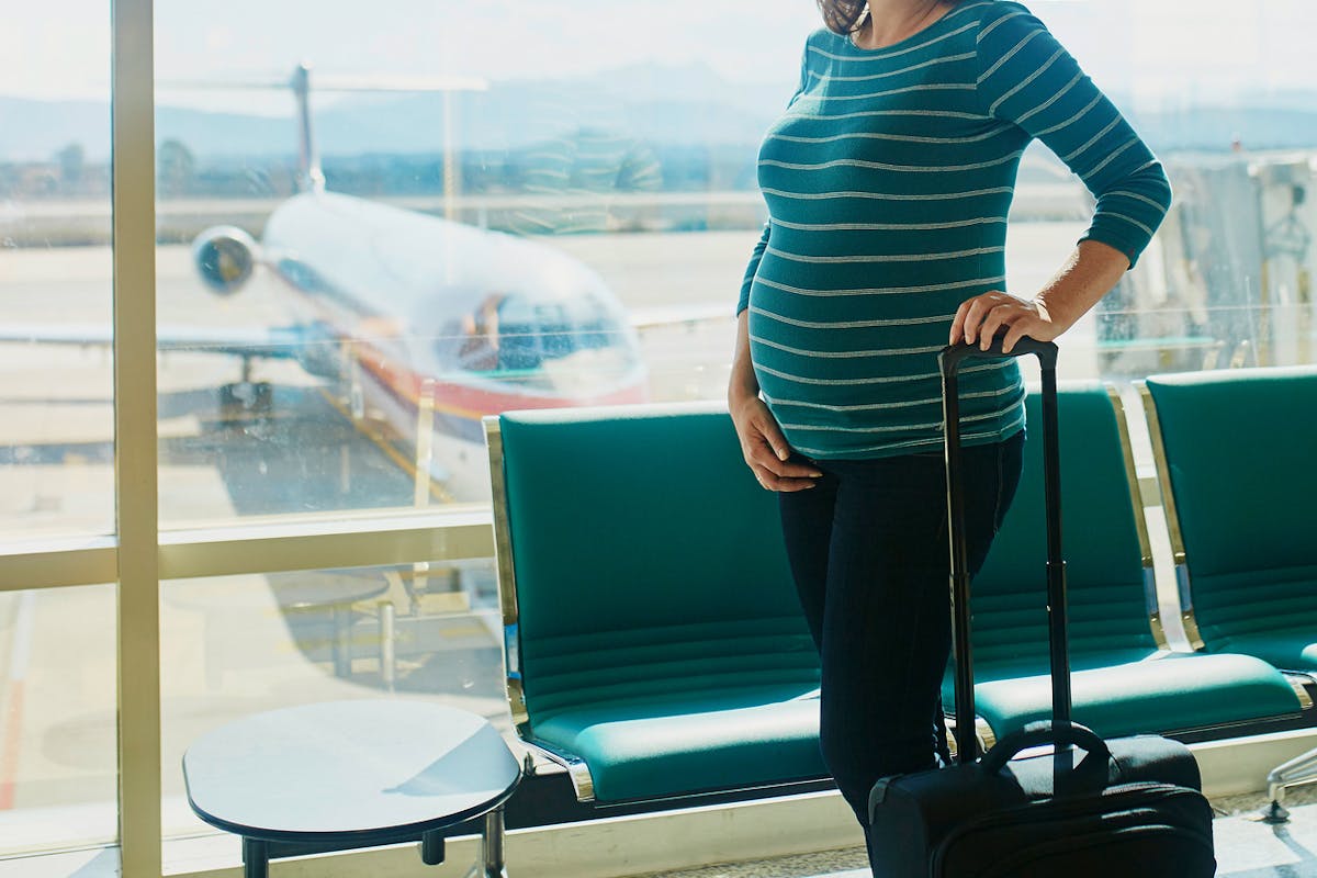 Voyager en voiture enceinte : les précautions à prendre, Autour de bébé