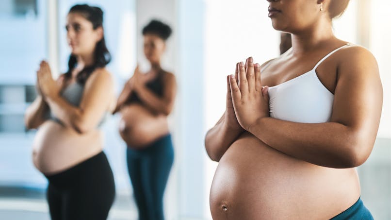 Les postures et les positions du yoga prénatal pour la femme enceinte