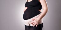 Comment mettre une ceinture de maintien pendant la grossesse ?