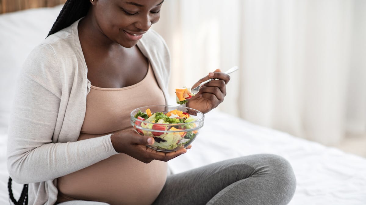 Femme Enceinte Quels Aliments A Privilegier Et A Eviter Sante Magazine Femme Enceinte Quels Aliments A Privilegier Et A Eviter Sante Magazine
