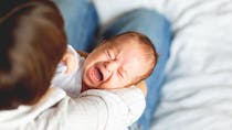 Comment réagir face aux pleurs de bébé ?