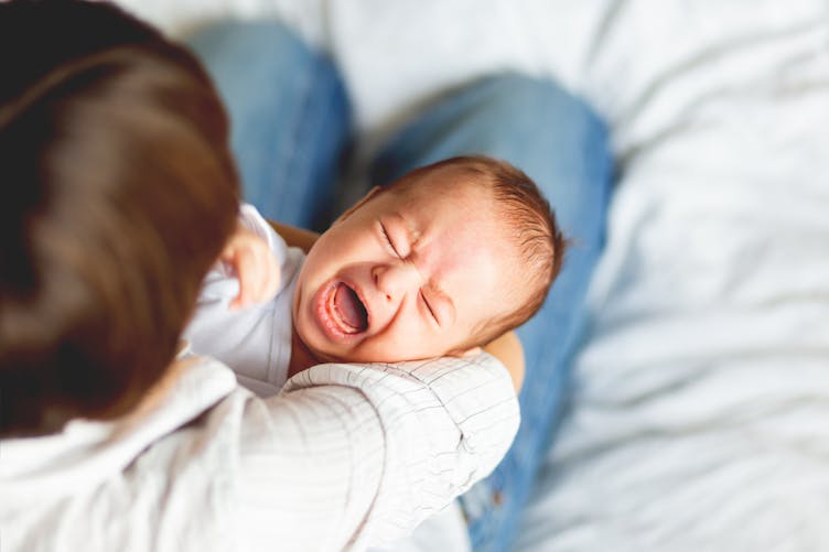 Mon bébé pleure tout le temps : que faire ?