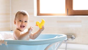 Comment donner le bain à bébé ? 