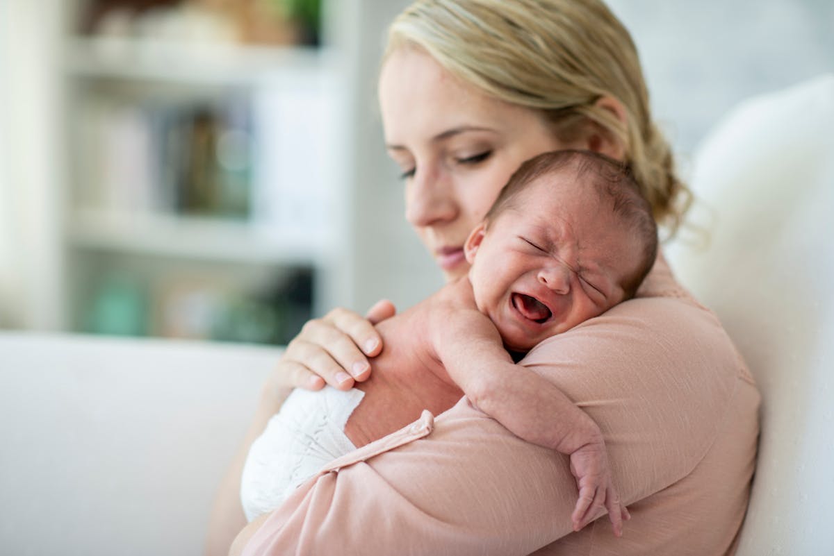 Les Coliques du nourrisson conduite à tenir devant un bébé allaité