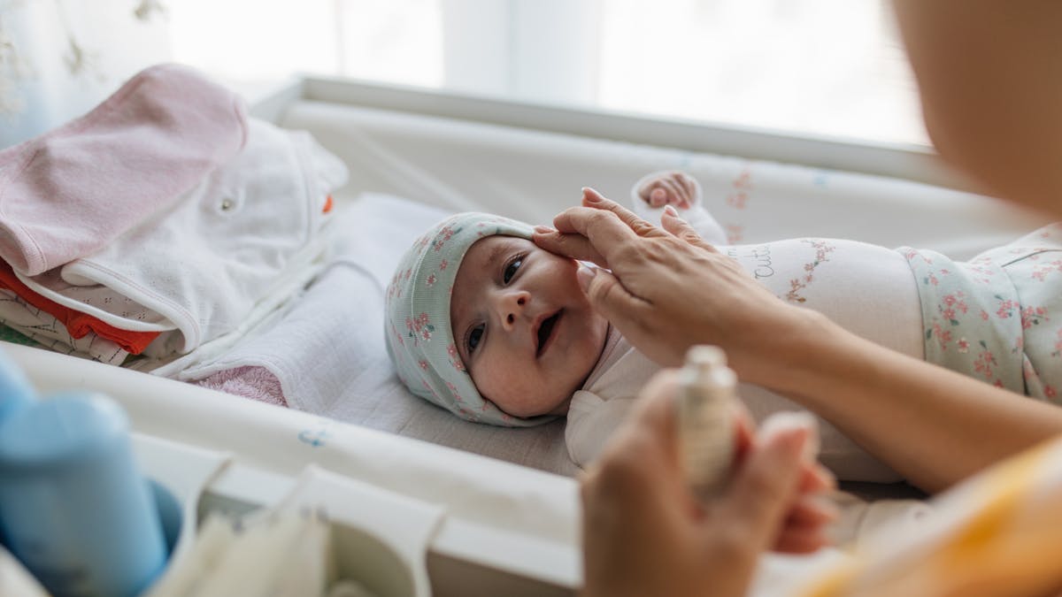 Peau Fragile De Bebe Comment L Entretenir Et La Proteger Sante Magazine Peau Fragile De Bebe Comment L Entretenir Et La Proteger Sante Magazine
