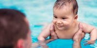 Comment se déroule une séance de bébés nageurs